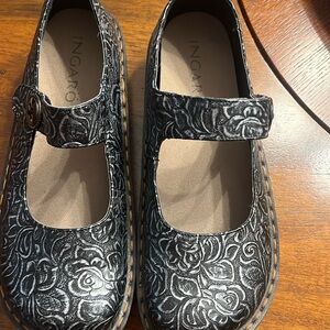 Women’s shoes/ Ingaro